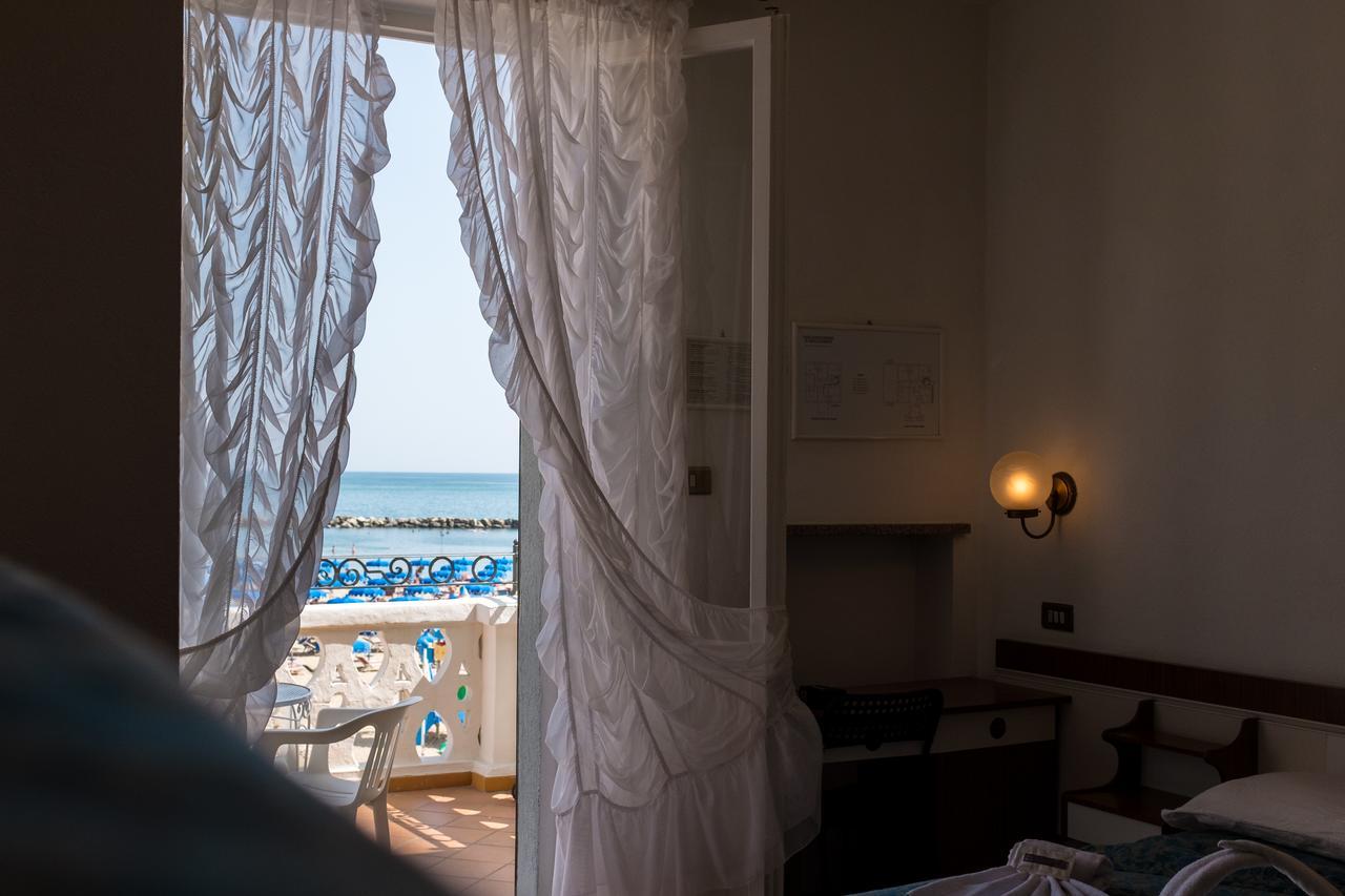 Hotel Villa Laura Rimini Eksteriør billede